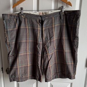 Dockers Men's Brown Plaid Cargo Shorts with Blue & Tan Stripes